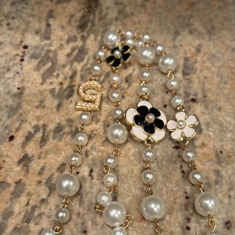 NWT Costume necklace with inspired pendants on the necklace - Picture 3 of 6